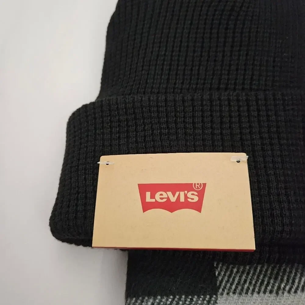 Levi's Beanie and Scarf Outdoor Black Gray Gift Set